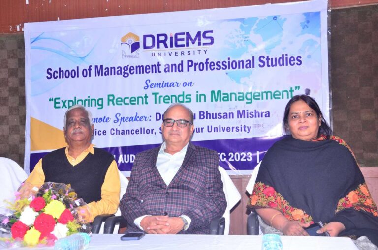 School of Management and School of Professional Studies present a seminar on the latest trends in management.